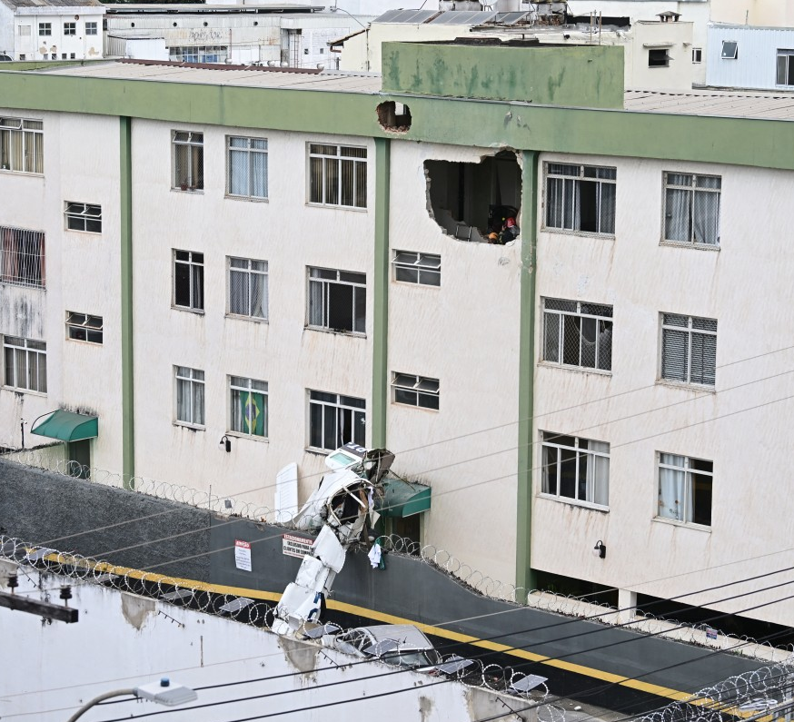 Brazil Plane Crash: Aircraft Hits Residential Building in Belo Horizonte, Pilot Dead; Video Surfaces