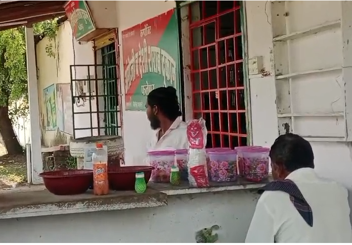 Villagers Protest Liquor Shop Near Hostel In Burhanpur, Warn Of Agitation