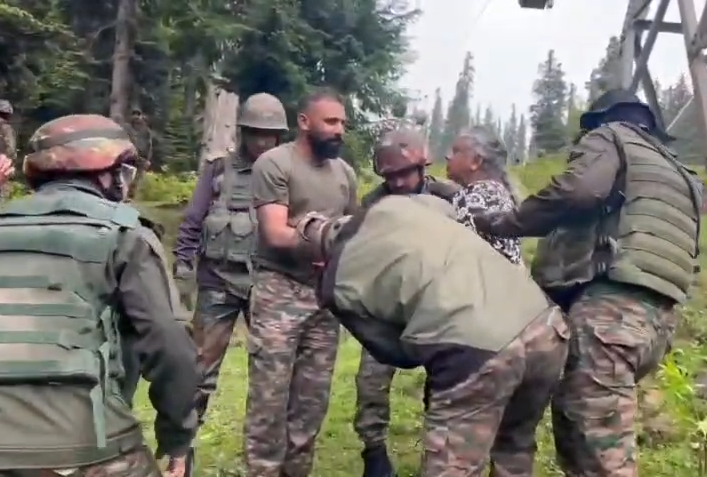 Major Rescue Operation at Gulmarg Gondola Following Technical Glitch