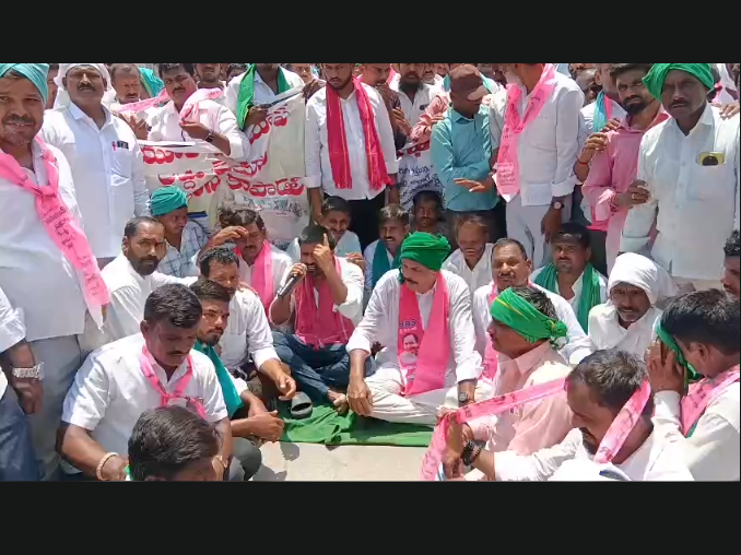 Farmers Protest Against Urea App, Former MLA Jajala Surender Demands Its Withdrawal