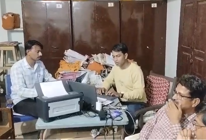 Forest Department Accountant Caught Taking Bribe In Lokayukta Trap