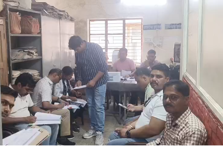 Lokayukta Catches Revenue Official Red-Handed Taking ₹4,000 Bribe In Chhatarpur