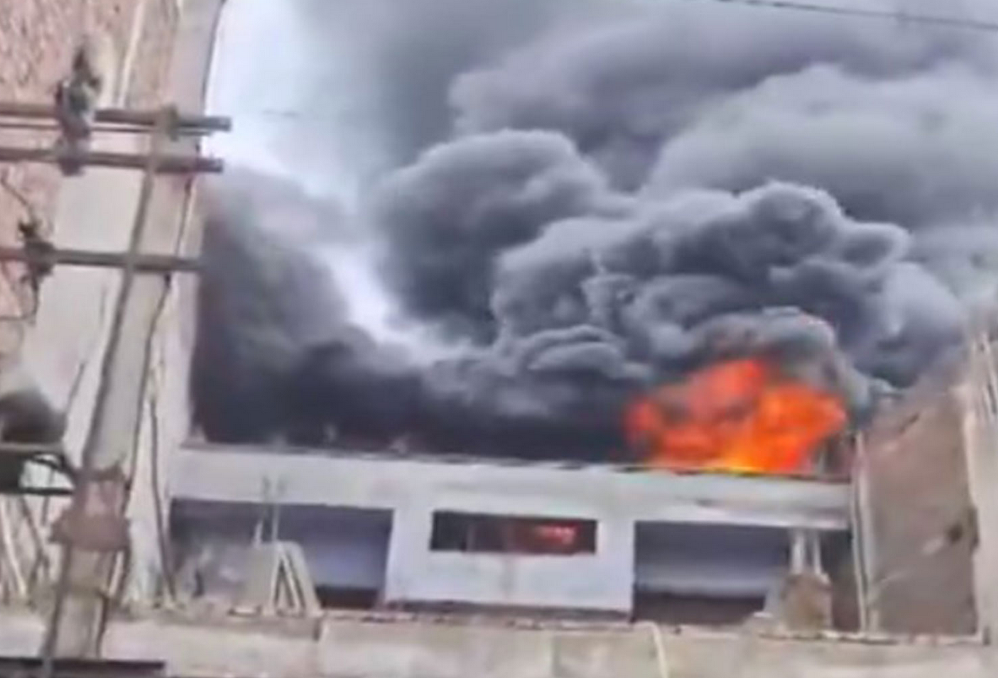 Massive Fire Breaks Out at Plastic Factory in Delhi’s Narela Industrial Area