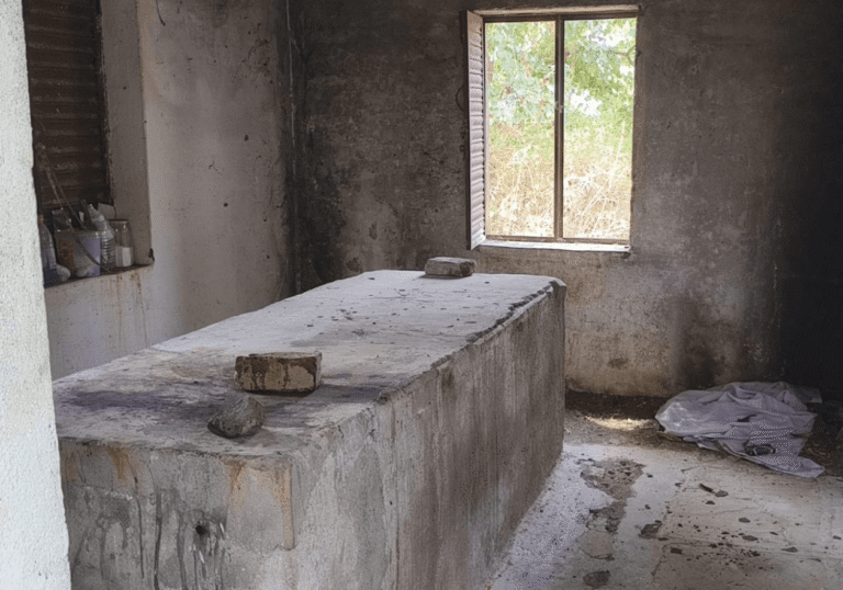 Nepanagar Postmortem Room In Poor Condition, Families And Police Forced To Guard Bodies