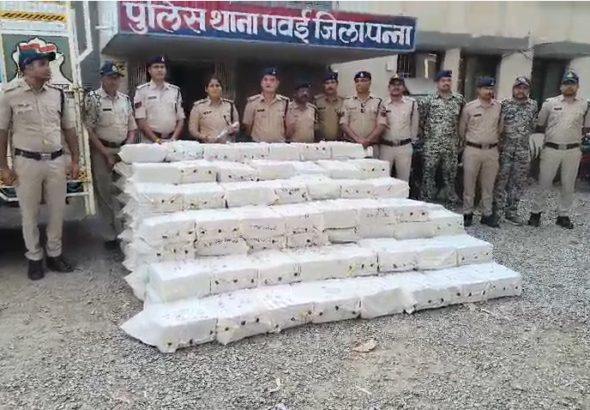 Pawai Police Seize Illegal Liquor Worth ₹18.50 Lakh, Vehicle Confiscated