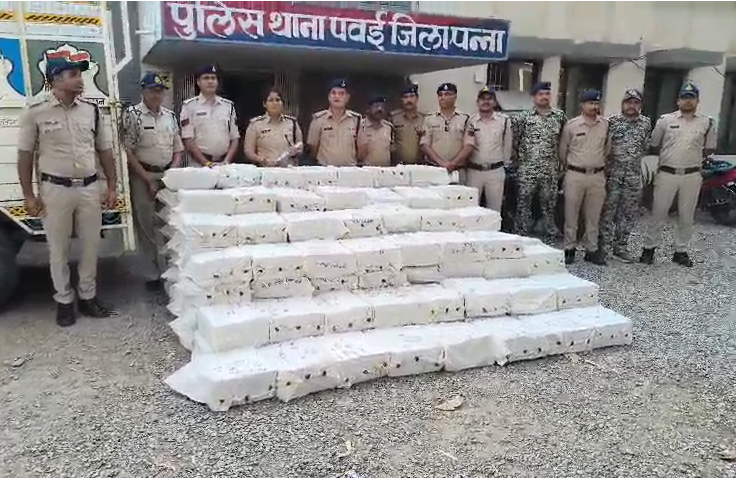 Pawai Police Seize Illegal Liquor Worth ₹18.50 Lakh, Vehicle Confiscated