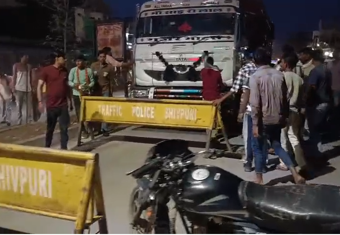 Private Doctor Beaten To Death, Angry Villagers Block Road And Surround Police Station
