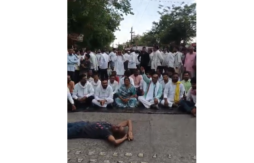 Protest Against Liquor Shop Escalates, Traffic Blocked For Hours In Sausar