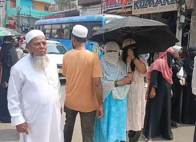Residents Block Road Over Water Crisis, Protest Against Irregular Supply And Low Pressure