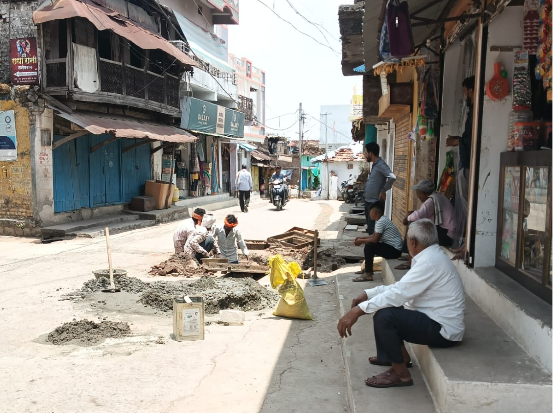 Road Repair Begins After Four Years, Traffic Chaos On Market Day Raises Questions