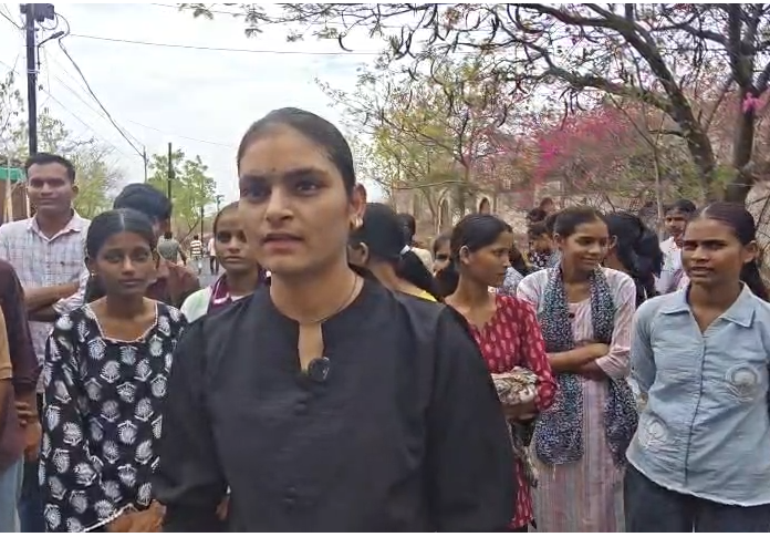Students Submit Memorandum Seeking Cancellation Of Assistant Professor’s Transfer