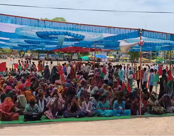 Thousands of tribals took to the streets demanding forest rights leases.