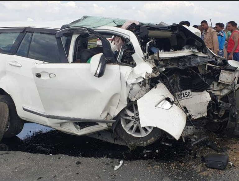Tragic Accident on Agra-Lucknow Expressway: Three Killed, Including Two Brothers, After Car Rams Container