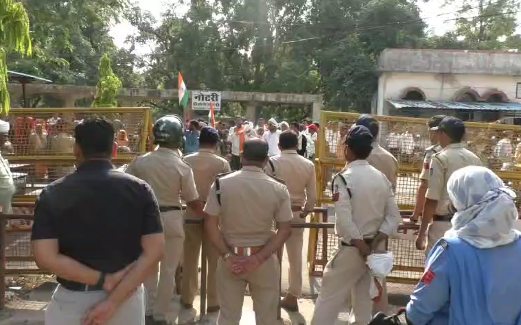 Villagers Hold Protest March In Umaria Over Road, Bridge And Drinking Water Issues