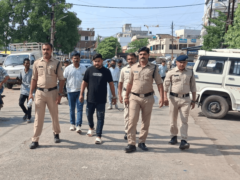Youth Booked For Misbehaving With Traffic Officer, Police Walks Accused To Court After Vehicle Breakdown