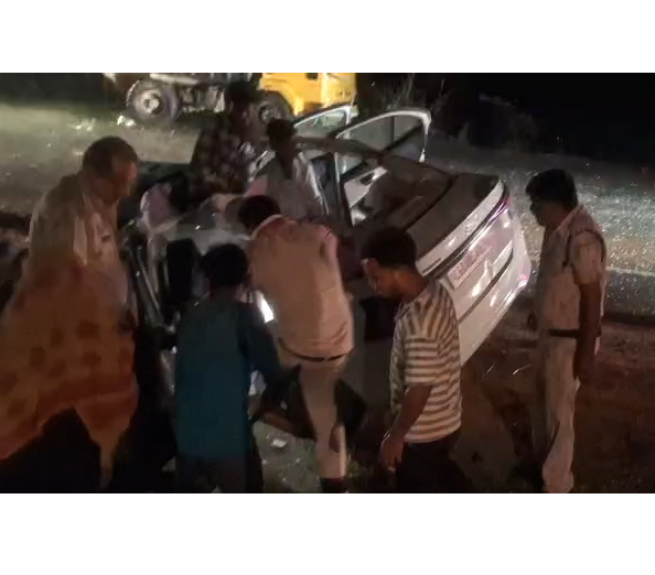 Youth Killed After Car Crashes Into Parked Truck On NH-43, Driver Absconding