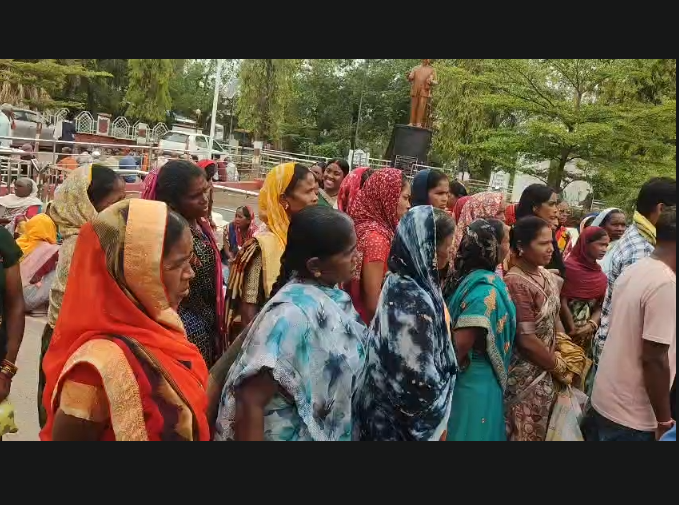 Villagers Allege Illegal Collection in PM Housing Scheme, Submit Complaint to Collector