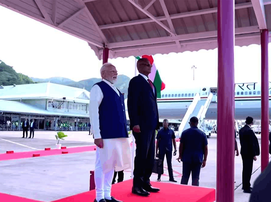 PM Narendra Modi Arrives in Seychelles, to Attend National Day as Chief Guest; India Strengthens Maritime Ties in Indian Ocean