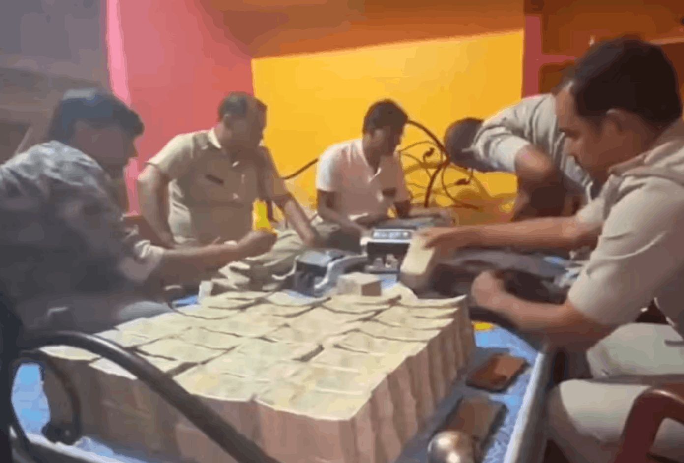 ₹28.5 Crore Cash, 15 Kg Gold Recovered From Ex-Government Bus Driver’s House in Bengal; Police Probe Reveals Big Link