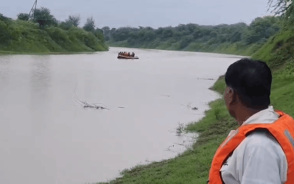 Assistant Secretary’s Body Recovered from Chambal River 38 Hours After Being Swept Away in Ujjain