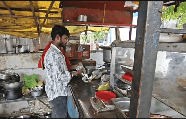 FSSAI Ban Ignored: Food Still Being Served in Newspapers in Burhanpur