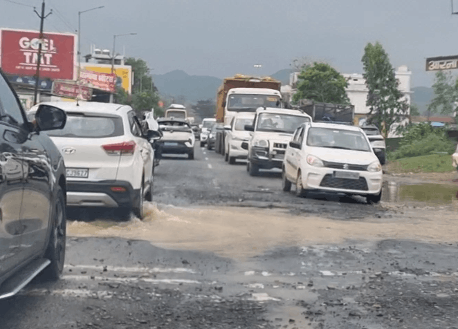 Heavy Rain Exposes Ambikapur's Poor Roads and Waterlogging Woes