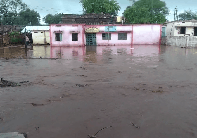 Rainwater Floods Government School in Betul, Questions Raised Over Administrative Negligence