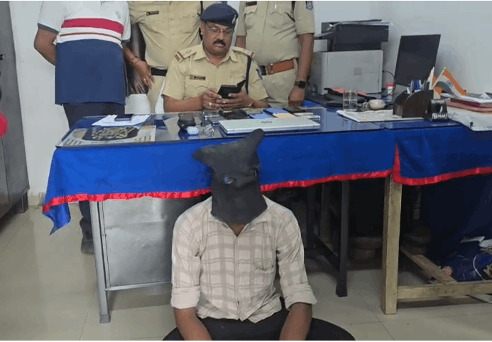 Serial Train Thief Arrested in Betul, Stolen Goods Worth ₹3.60 Lakh Recovered