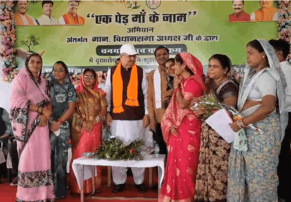 Dr. Raman Singh Launches ‘Ek Ped Maa Ke Naam’ Campaign, Plants 2,400 Saplings in Rajnandgaon