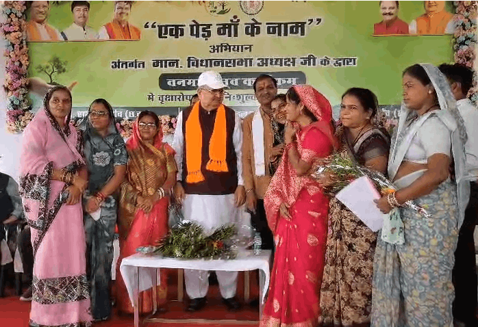 Dr. Raman Singh Launches ‘Ek Ped Maa Ke Naam’ Campaign, Plants 2,400 Saplings in Rajnandgaon