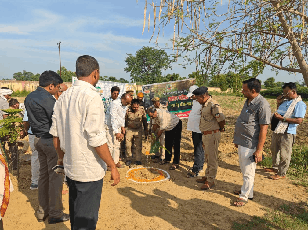Van Mahotsav Week: Plantation Drive Held in Nanpara, Farmers Informed About Agroforestry and Carbon Credit Scheme
