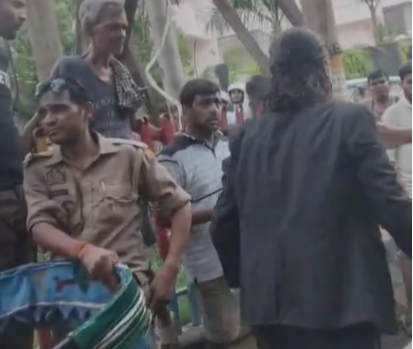 Action After Viral Video: One Constable Suspended, Probe Ordered