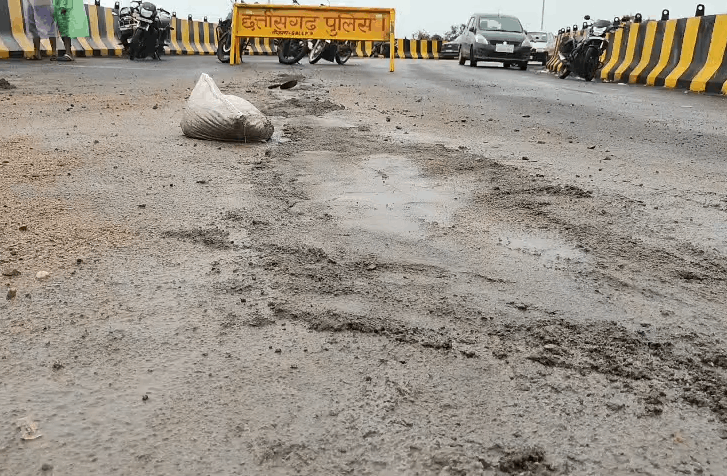 Cracks Emerge in New Railway Overbridges After First Rain, Villagers Demand Probe