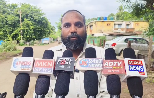 Protest at Dondi Lohara SDM Office Over Alleged Illegal Plotting