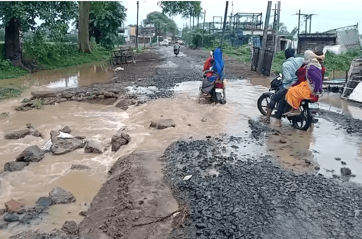 Rainwater Submerges Road, Villagers Demand Permanent Culvert on Burhanpur Route