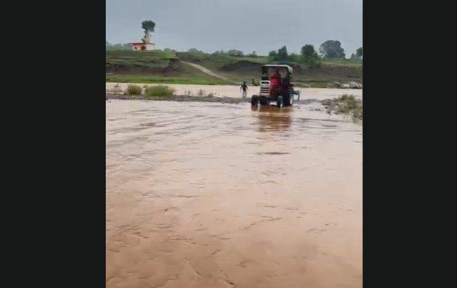 Dilapidated Bus Shelter in Badanapur Raises Safety Concerns During Monsoon