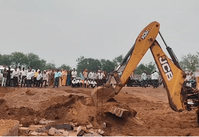 Bulldozer Action on Encroachment Over Government Grazing Land Raises Questions