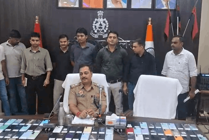 Lalitpur Police Recovers 111 Lost Mobile Phones Worth ₹21 Lakh Before Raksha Bandhan