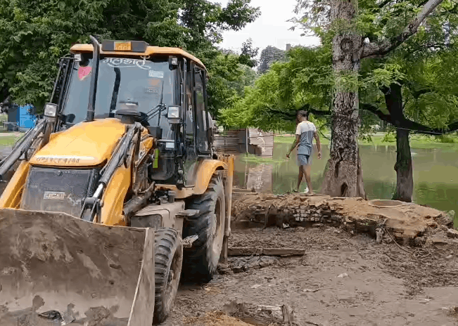 Bulldozer Action Against Illegal Encroachment Along National Highway in Sitapur