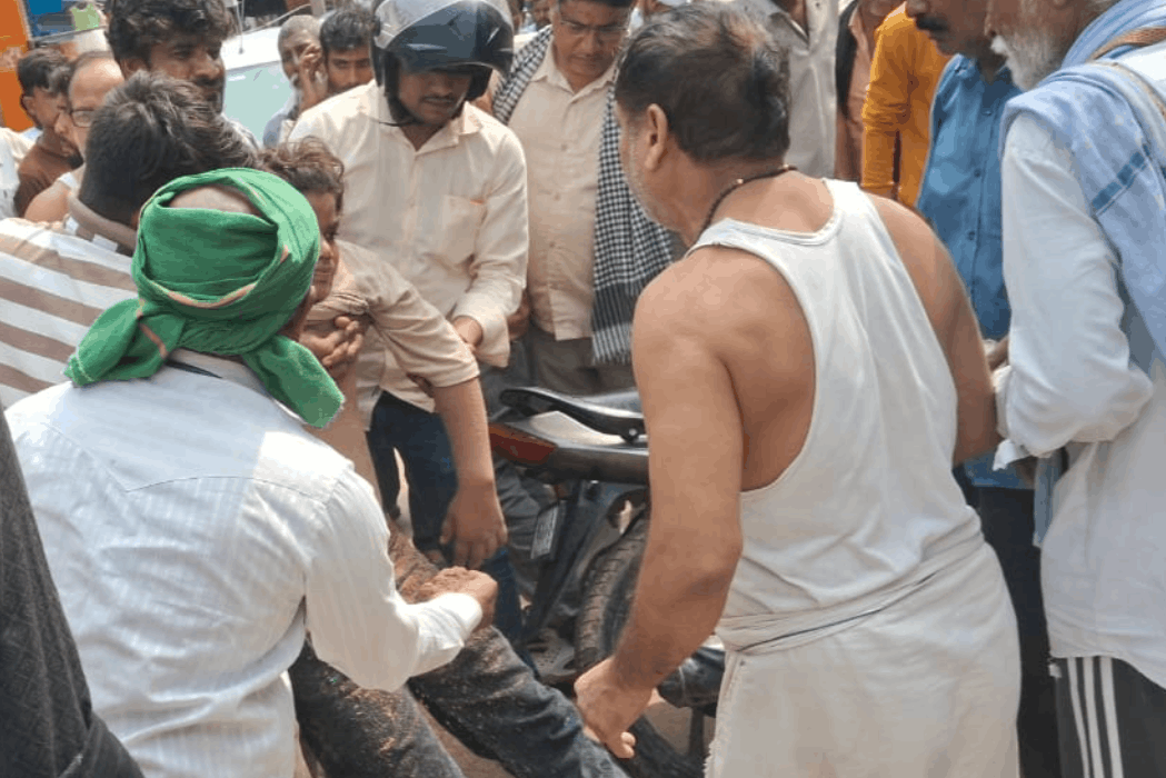 Teen Injured After Electric Current Passes Through Iron Pipe Outside Shop in Fatehpur