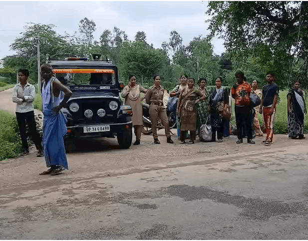 Five Injured as Bus Carrying Kanwariyas Collides with Auto in Sitapur