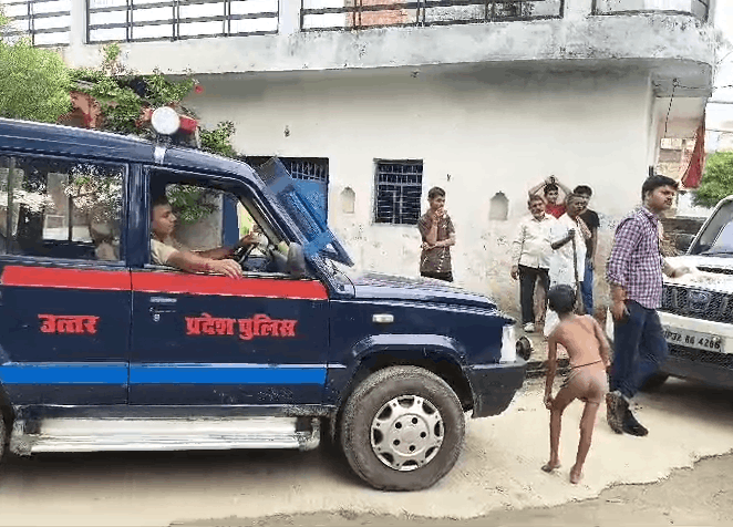 Armed Robbers Loot Jewellery and ₹1.25 Lakh Cash from House in Fatehpur