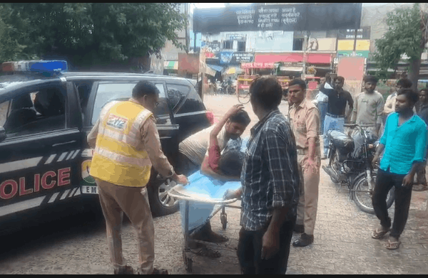 Etah: Speeding Auto Hits Divider, Two Injured