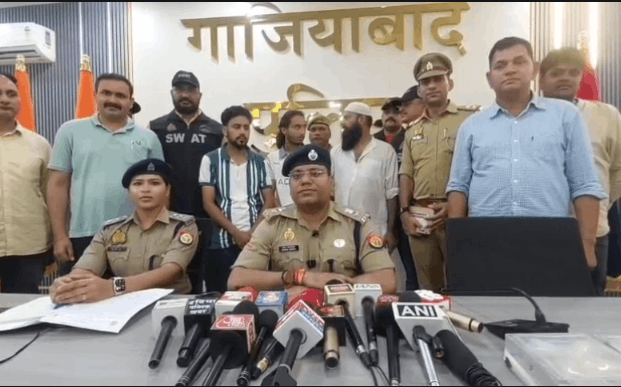 Ghaziabad: Police Solve ₹24.85 Lakh Robbery Case, Five Accused Arrested