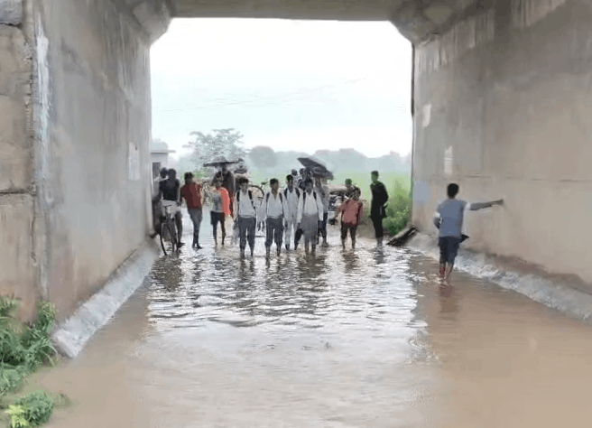 Waterlogging at Babarpur Railway Underpass Disrupts Movement in Etah