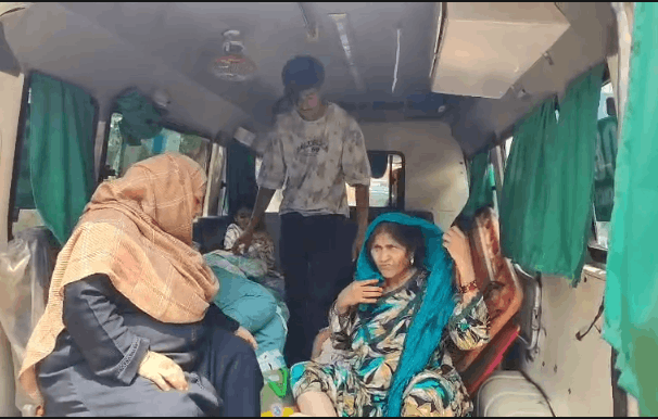 Speeding Kia Car Rams Alto from Behind in Etah, Seven Injured