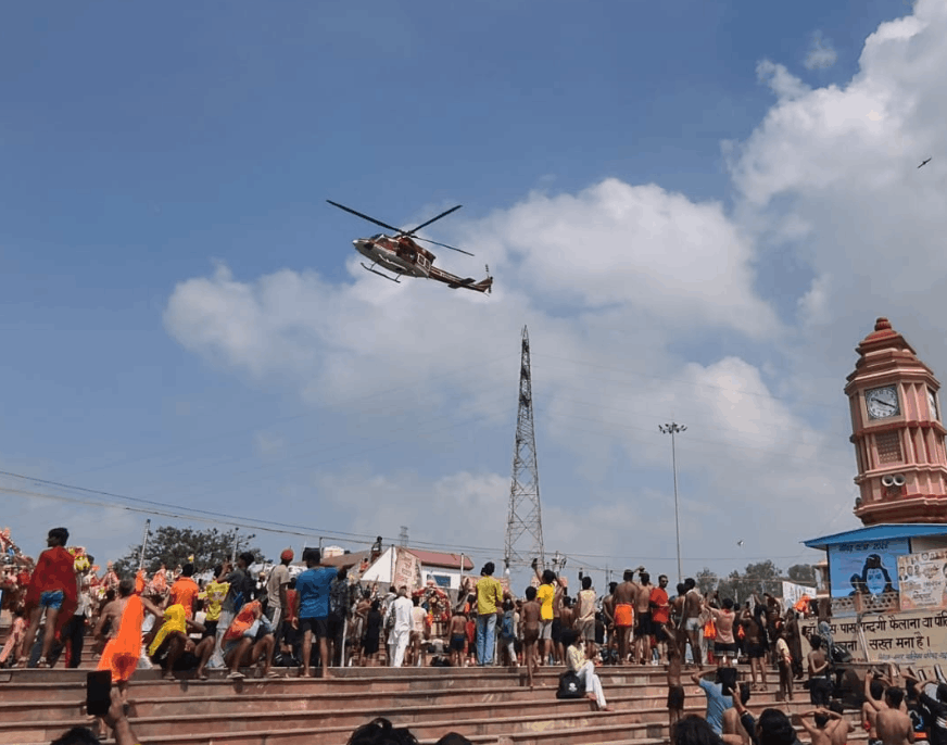 Hapur: DM & SP Conduct Aerial Survey, Shower Flower Petals on Kanwariyas from Helicopter