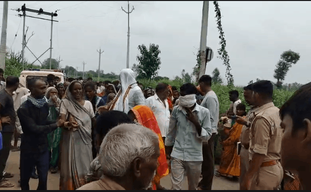 Sitapur: Missing Youth Found Hanging from Tree After Five Days, Probe Underway