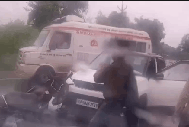 Six Devotees Injured After Bus Hits E-Rickshaw on Way to Ganga Snan in Fatehpur