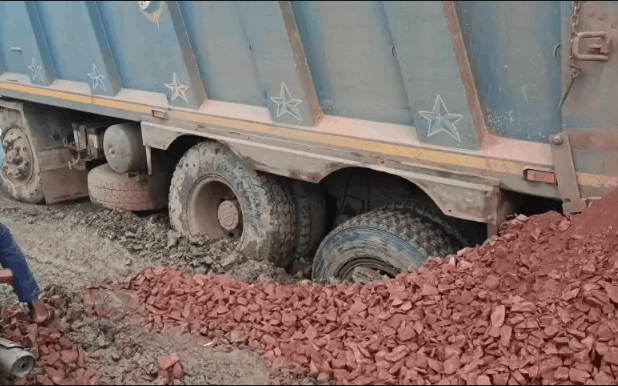 Bulandshahr Schoolchildren Seek DM's Intervention Over Damaged Road Due to Overloaded Trucks